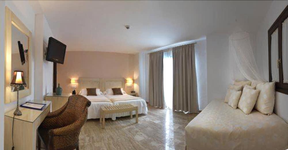 Hotel Dona Lola Zahara Zahara de los Atunes Exterior photo