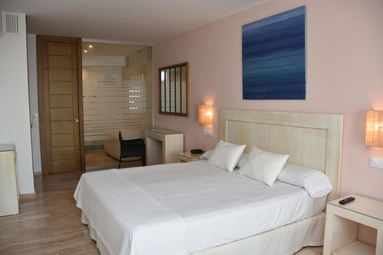 Hotel Dona Lola Zahara Zahara de los Atunes Exterior photo