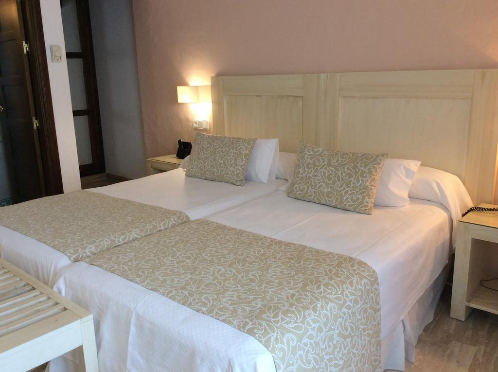 Hotel Dona Lola Zahara Zahara de los Atunes Exterior photo