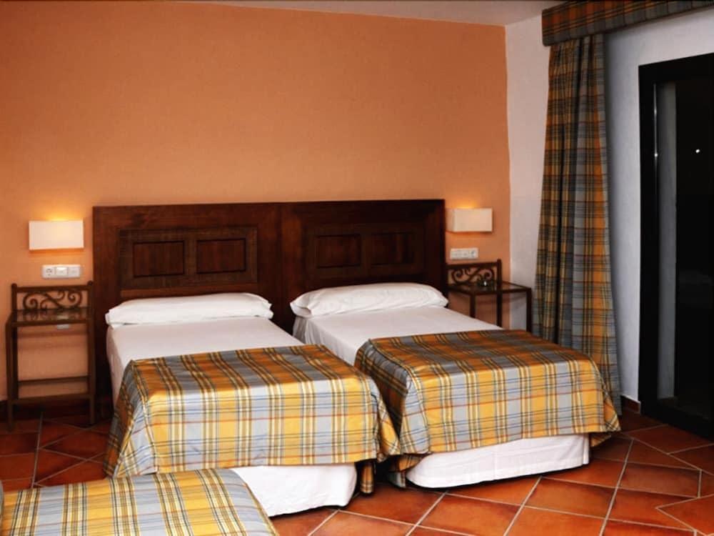 Hotel Dona Lola Zahara Zahara de los Atunes Exterior photo