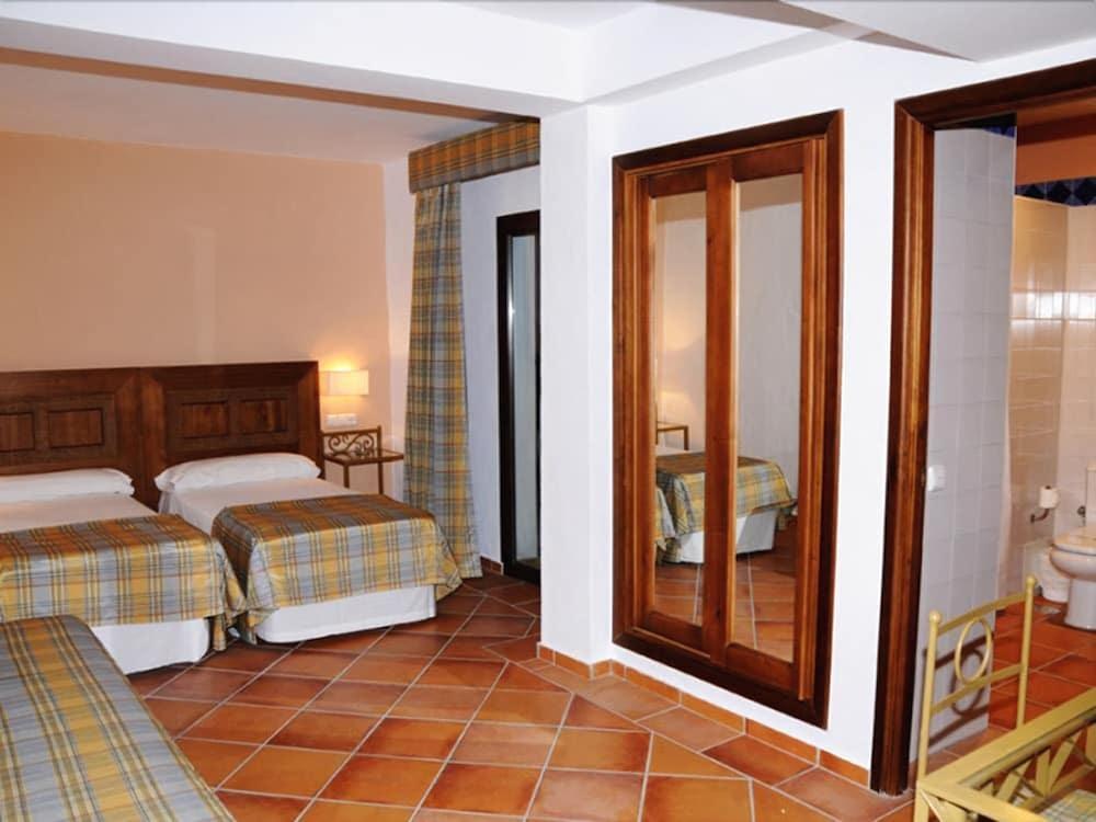 Hotel Dona Lola Zahara Zahara de los Atunes Exterior photo